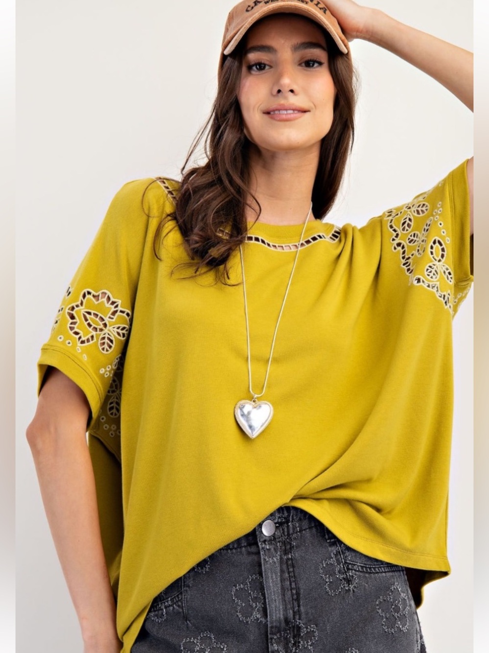 107 1-H ❤️ EASEL SHORT SLEEVE EYELET EMBROIDERED TOP